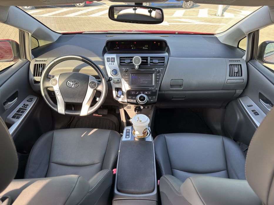 Toyota Prius V 2013