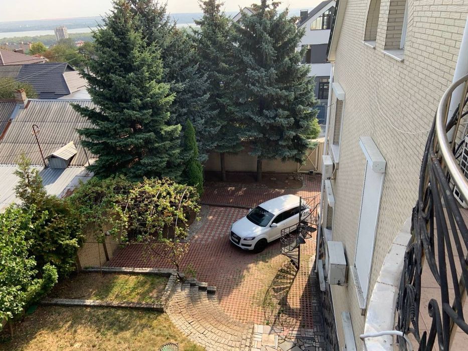 Продам дом  точнее 2 дома  на  разных участках. Совмещёных в одну усад