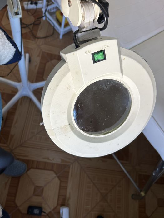 Candeeiro de pé branco