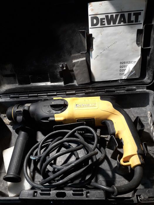 berbequim com acessórios Dewalt ref D25113  typ 1