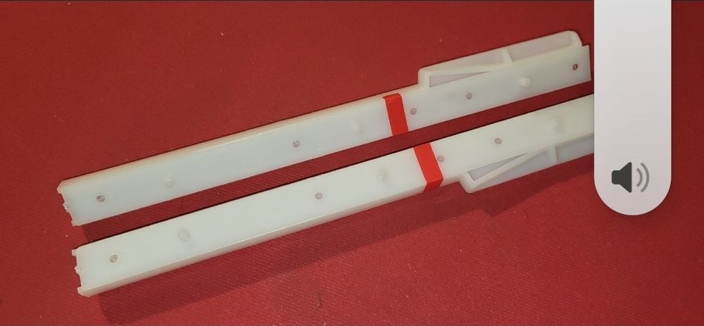 2x prowadnica platikowa