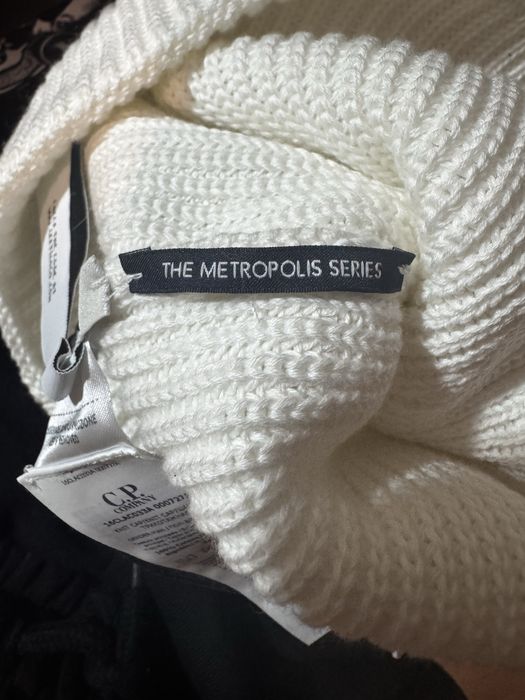 Продам шапку білу C.P Company нова оригінал