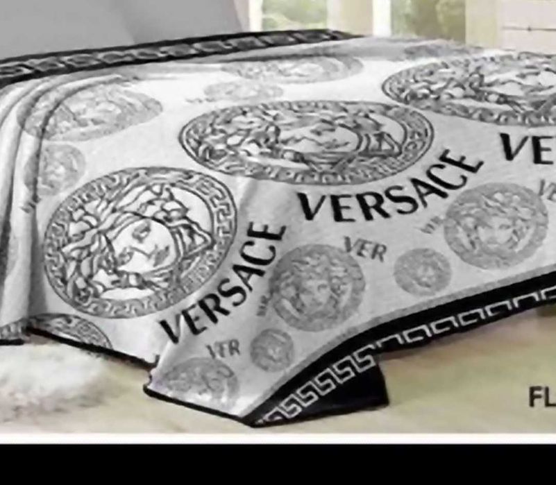 Пледи бренди велюрові