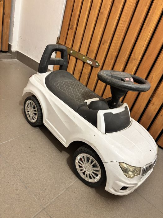 Jeździk pchacz auto