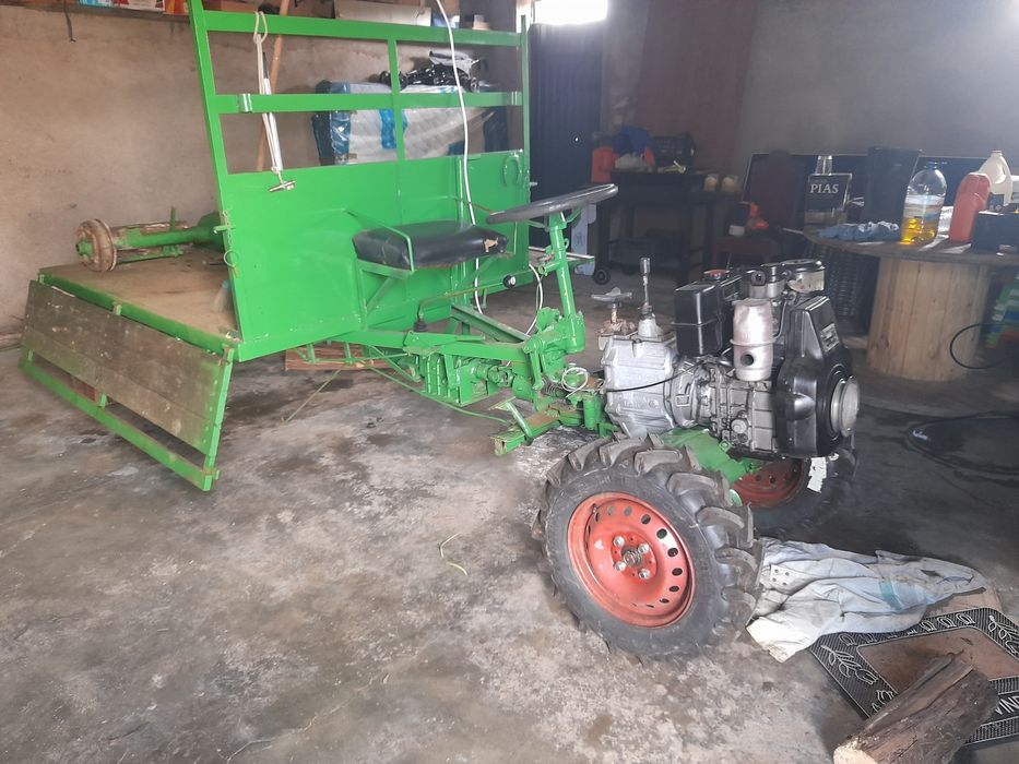 Motoenchada com reboque