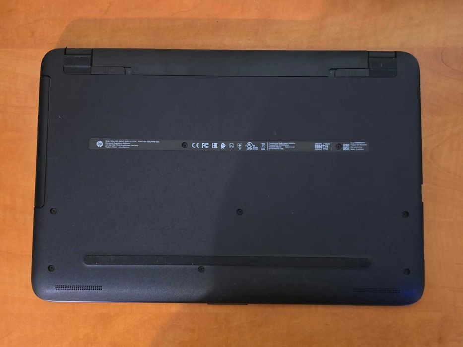 HP 15-AY536nw/i3/8gb/240gb ssd/Radeon R5 2gb/ zasilacz