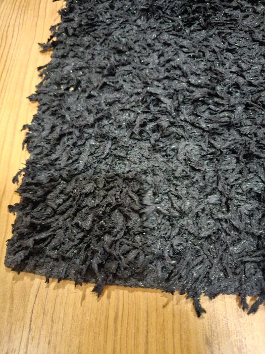 Carpete preta pequena