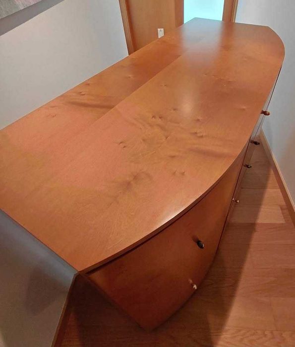 Móvel Aparador de Design Curvo (Excelente Estado)