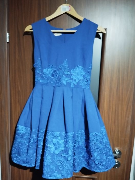 Ładna elegancka suknia