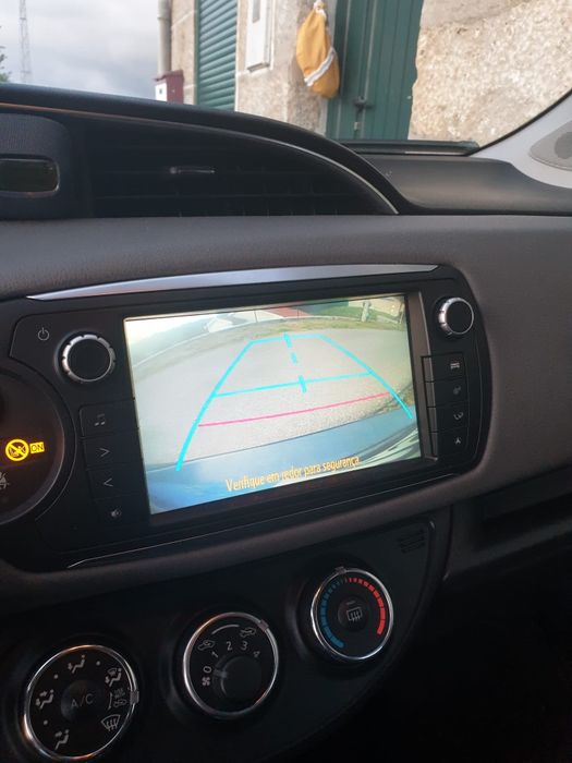Toyota Yaris — fotografia 8