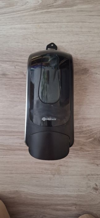 Dozownik  Merida na ścianę do mydła lub płynu