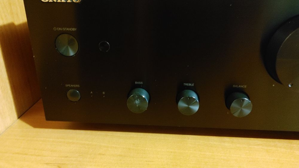 Продам усилитель с ЦАП Onkyo A 9050. В  очень хорошем состоянии.