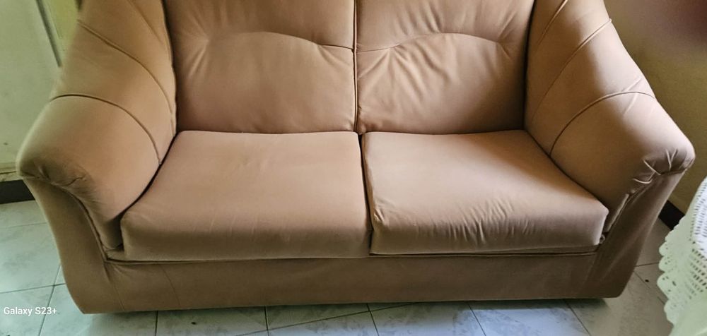 Sofa em tecido de 1.60 de comprimento em bom estado
