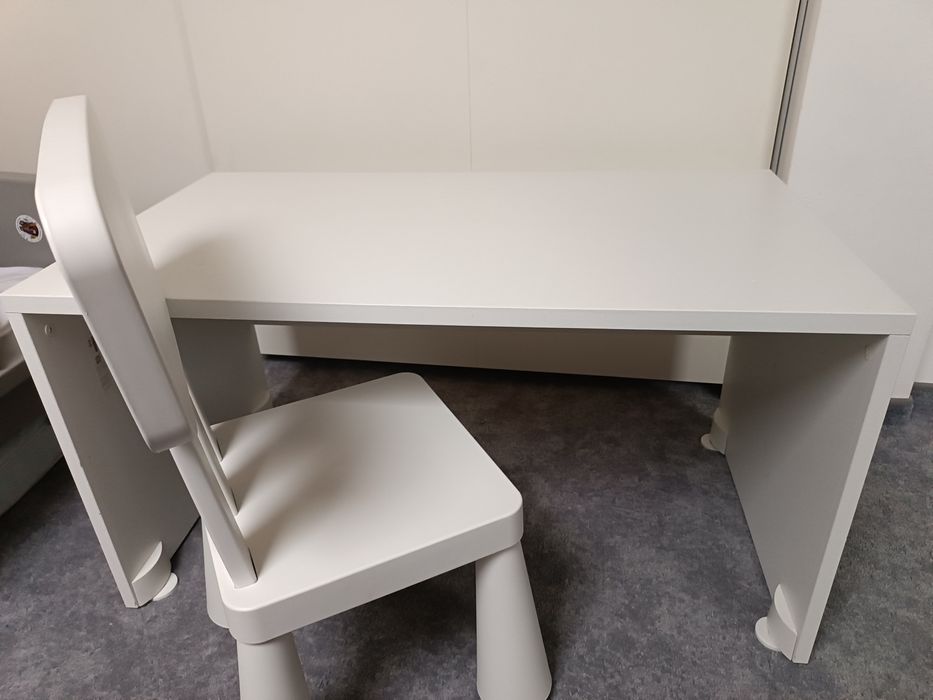 Biurko IKea Skadis , krzesło Mammut + Tablica