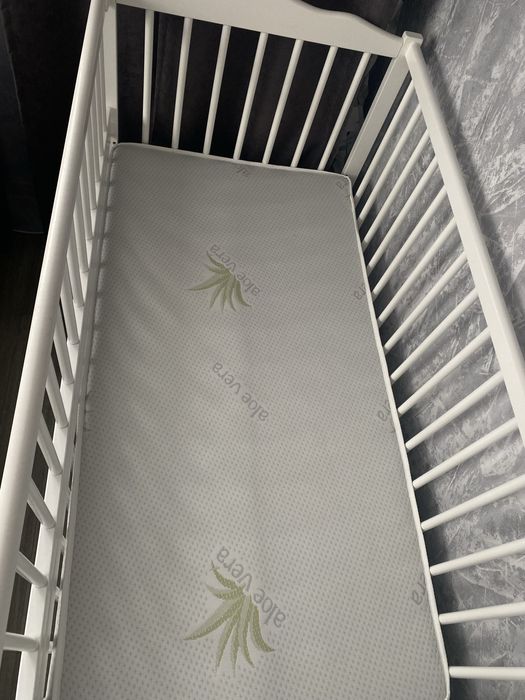 Дитяче  ліжечко з маятником та матрасом