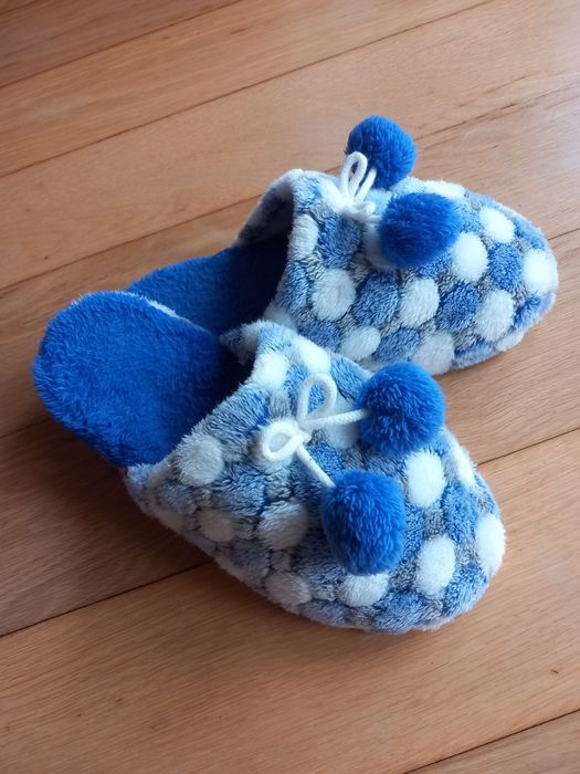 Chinelos de quarto com pompons, tam. 39