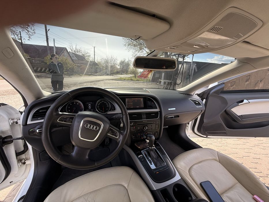 Ауди А5 2010 год 1.8 бензин