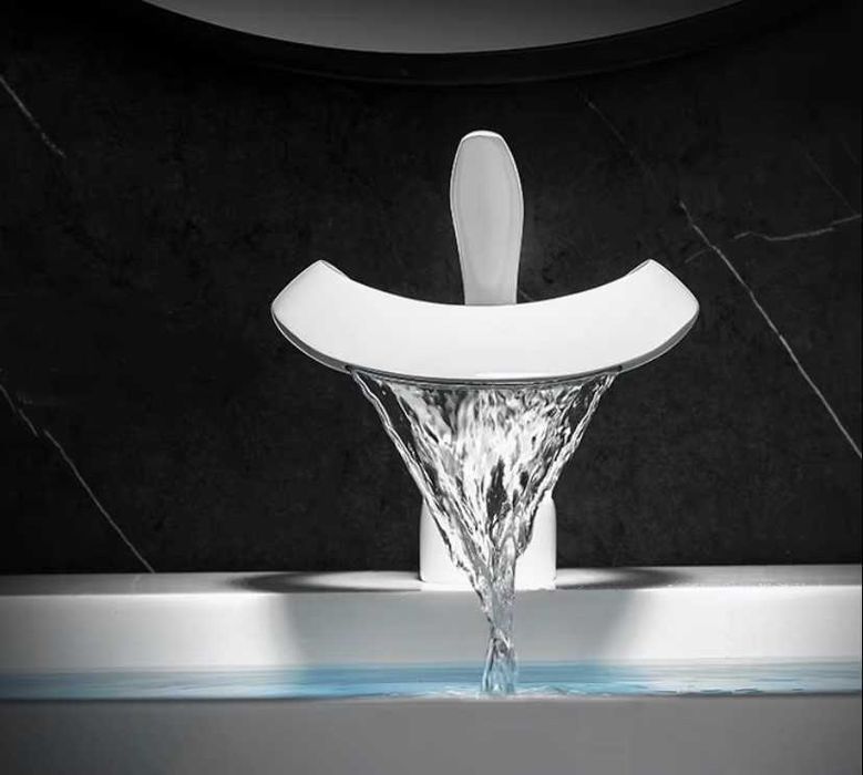 Bateria umywalkowa BIAŁA Nowoczesny kran łazienkowy nablatowy wodospad