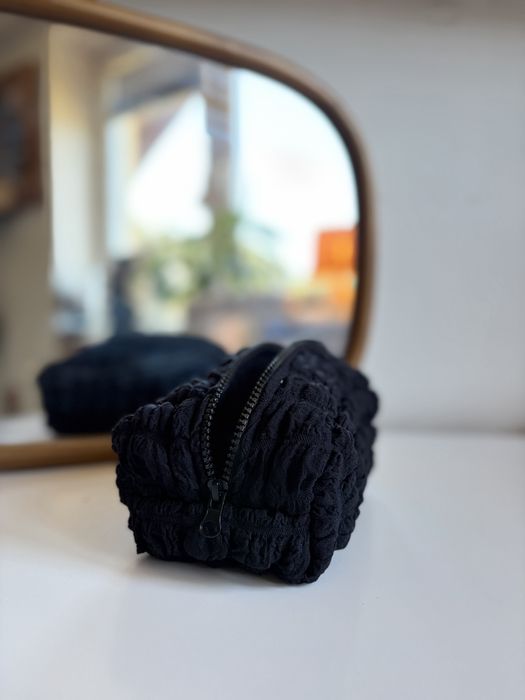 handmade kosmetyczja pudelkowa czarna pikowana