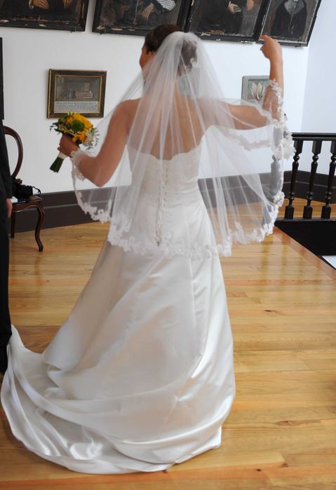 Vestido de Noiva com Véu