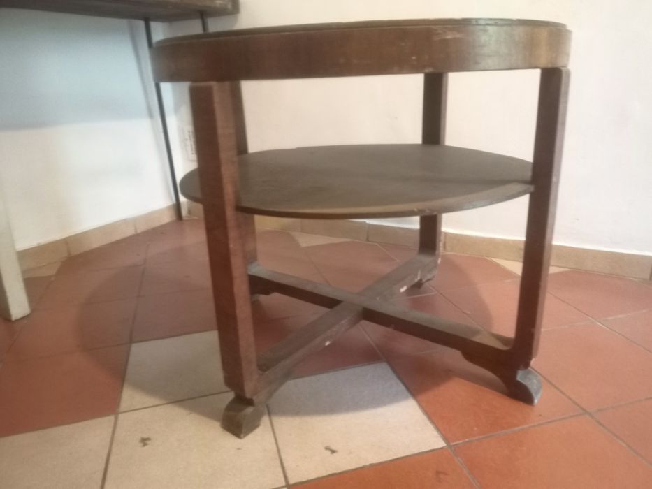 Stół w stylu retro do grania w karty