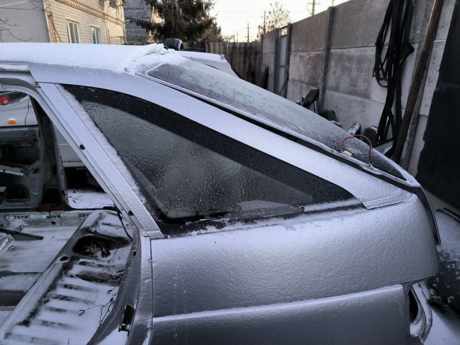 Пластик заднего ветрового бокового стекла ваз 2112