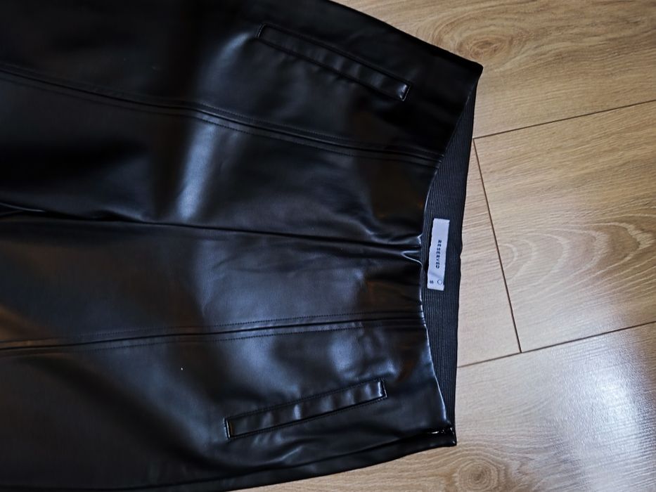 Spodnie Reserved z eko skóry r. S