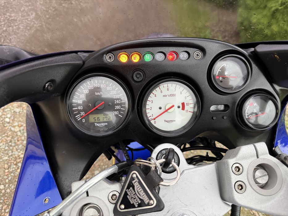 Triumph 695 Sprint ST