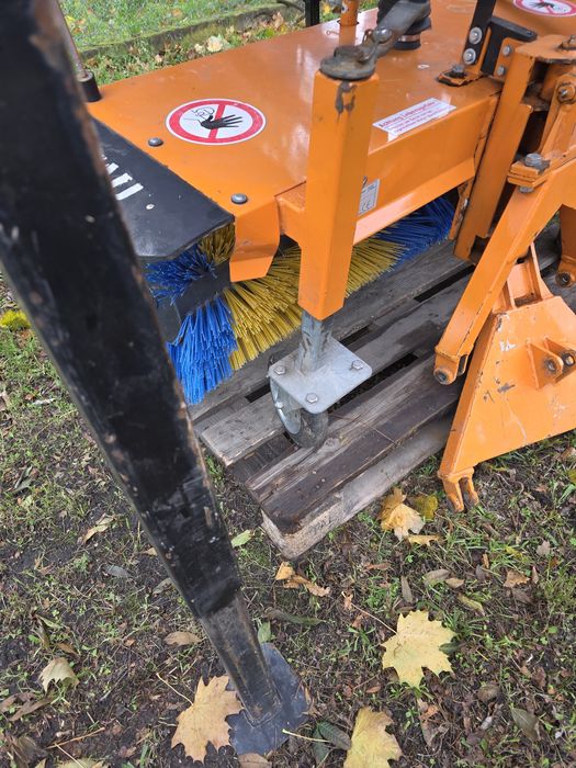 Zamiatarka szczotka piaggio porter pfau