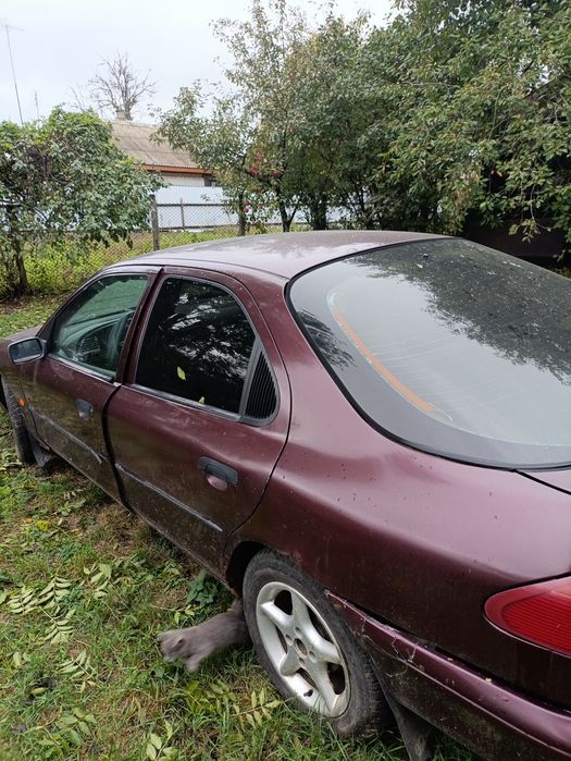 Ford Mondeo 1995 р. 1.8 газ/бензин, механіка, потребує ремонту