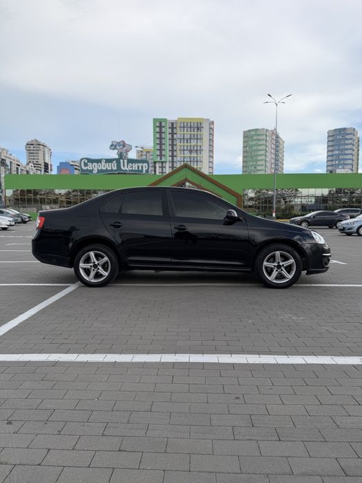Volskwagen Jetta 1.6 газ. Автомат