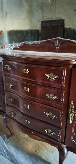 Cristaleira com 2 aparadores