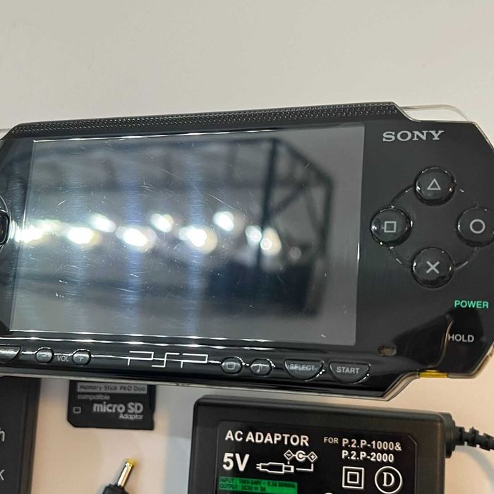 Sony PSP PRETO com Carregador e Pacote de Cartão de Memória 64GB
