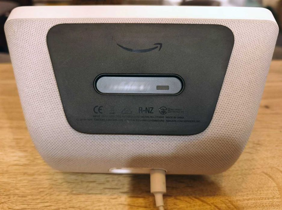 Amazon Alexa Echo Show 8 (1º Geração) + Base movél