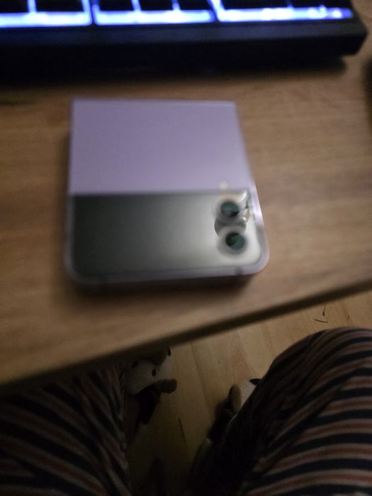 Telefon sandug galaxy z Flip 4