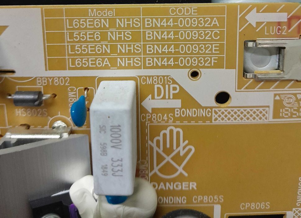 Televisão Samsung UE55NU7026K vendo as peças