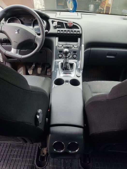 Peugeot 3008 2010 року