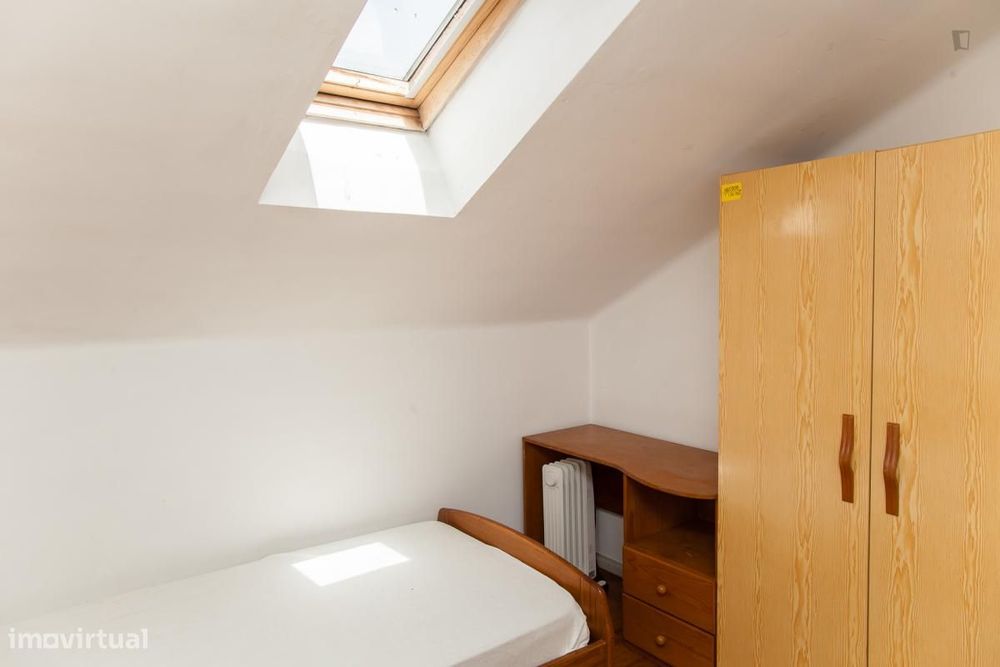 Quarto - localizado em Montes Claros Coimbra