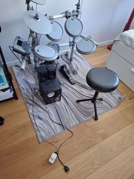 Bateria eletrónica KAT KT1 + Colunas Microtek + Banco (Pack completo de treino)