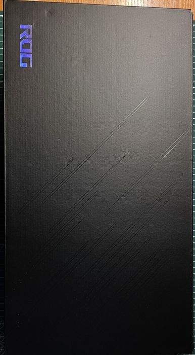 Коробка від відеокарти rtx 5090 Asus Rog Astral