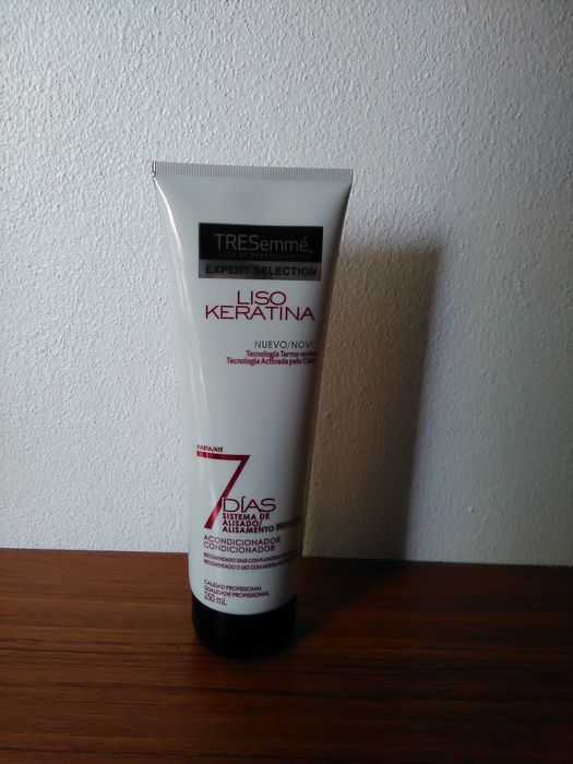 Condicionador liso keratina da tresemmé