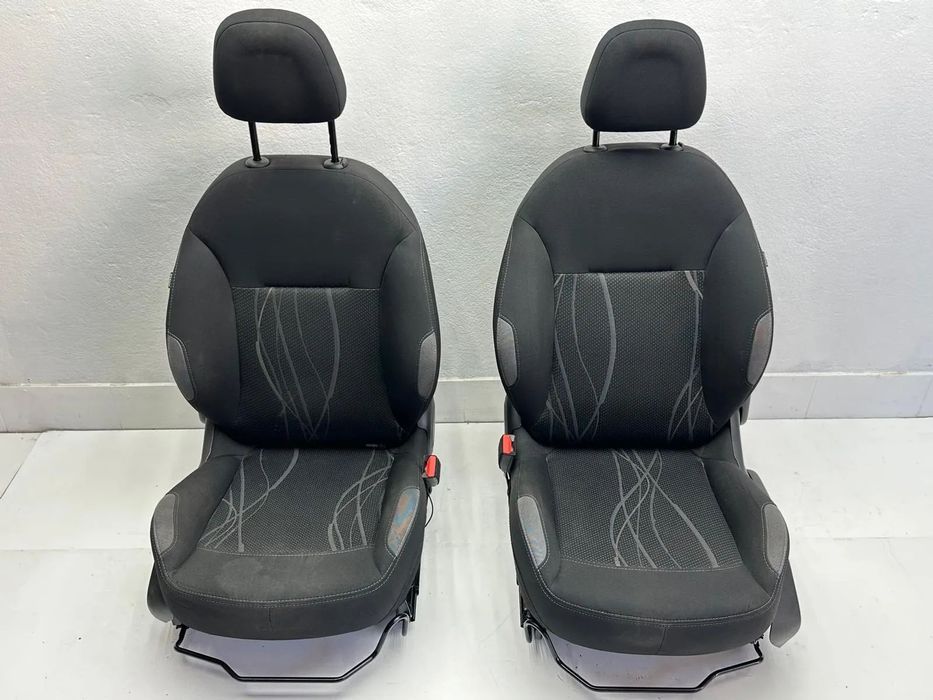 Conjunto Bancos - Peugeot 208 I (2016)