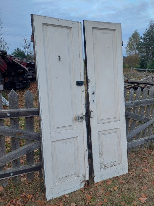 Stare podwójne drzwi