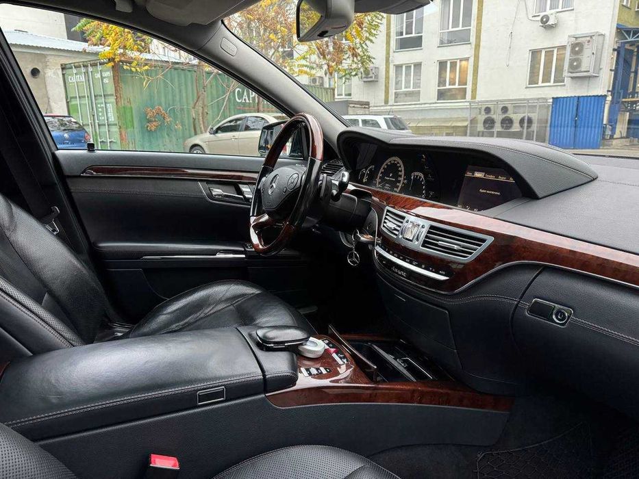 Mercedes-Benz S-Class 2012