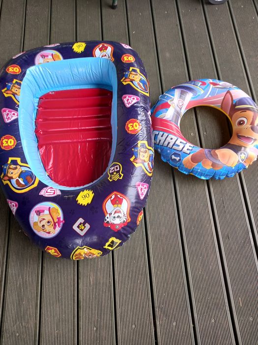 Ponton dmuchany łódka i koło ratunkowepsi patrol