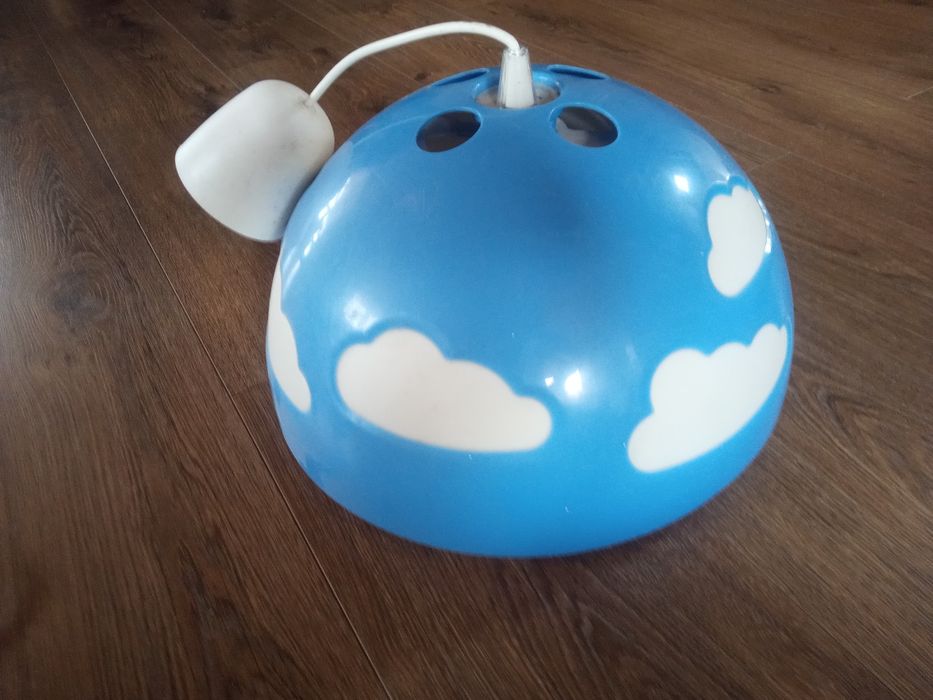 Niebieska lampa z Ikeai chmurki