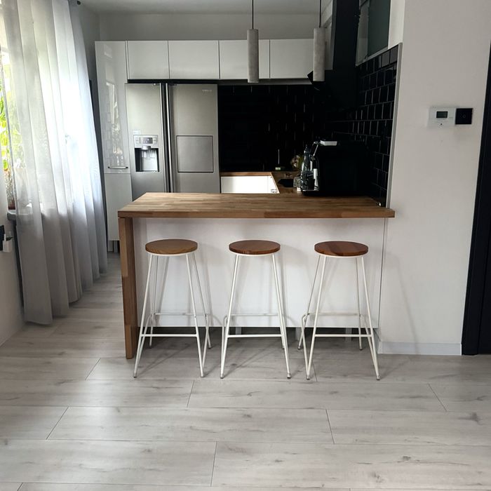 Komplet trzech hokerow / 3x hoker / loft / stal / biale / drewniane