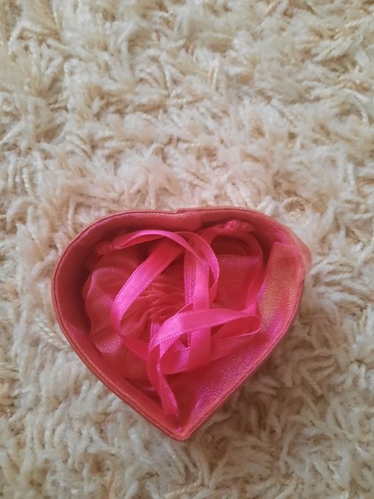 Продам коробочки у вигляді сердця