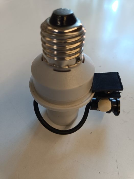 Oprawka E-27 z czujnikiem zmierzchowym