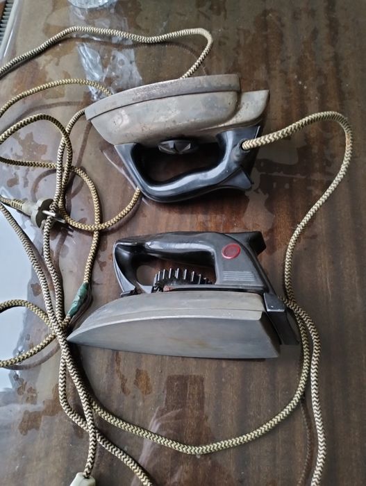 Продам два утюга СССР